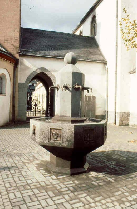 Brunnen vor der Pfarrkirche