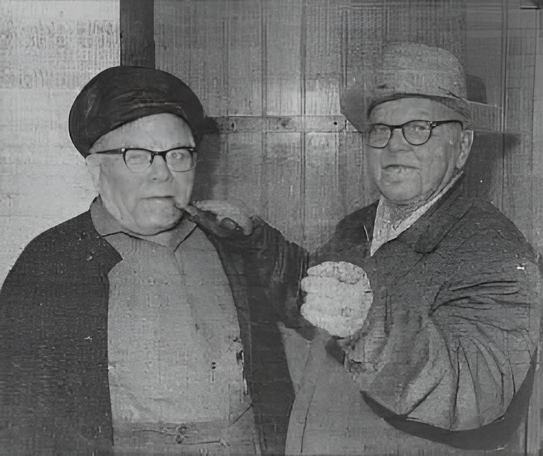 Zwei alte Niederdollendorfer Kanoniere