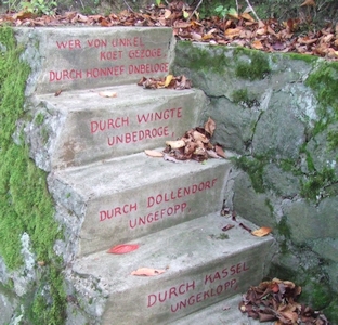 Winzerweg -Treppe mit Sprüchen