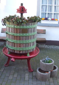 Weinpresse an der Rheinstraße