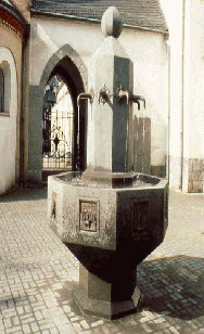 Brunnen vor der Pfarrkirche