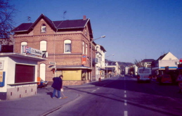 db_23_Bahnhofskiosk_und_Haus_Pilz_Oktober_1992_HEI27_P0226