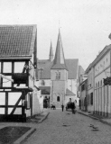 db_42_Hauptstrasse_zwischen_Godesbergerstrasse_und_Kirche_um_1920_HPTMTT_P0234